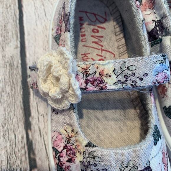 BLOWFISH MALIBU KIDS Girls Floral Mary Jane Sneakers / Size: 8 - Picture 9 of 11